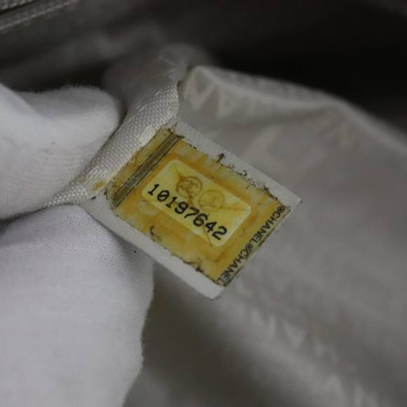 CHANEL Matelasse Chain Shoulder Bag Caviar Skin White CC Auth bs20238 - Picture 12 of 16